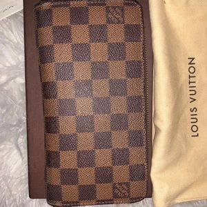 Louis Vuitton Zippy Wallet AUTHENTIC